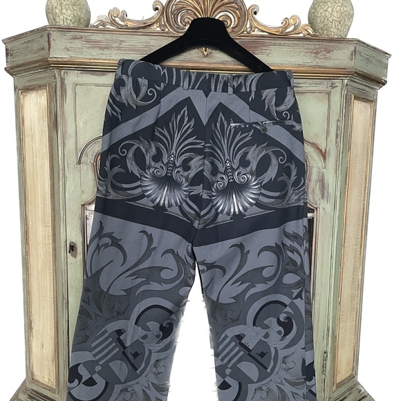 Gianni Versace collection fabulous pattern made in Italy 100% cotton- blue base - Picture 2 of 2